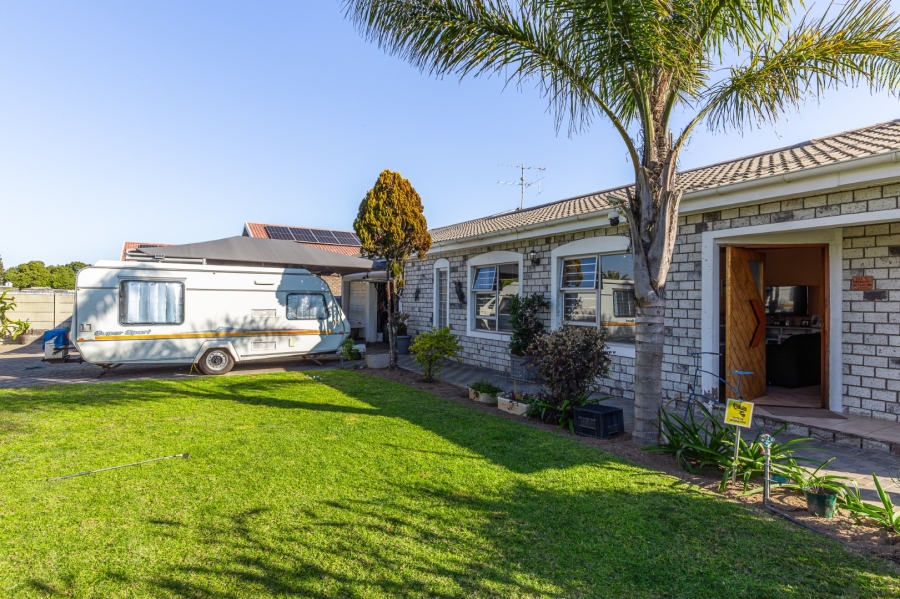 3 Bedroom Property for Sale in Laaiplek Western Cape